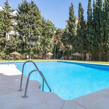 Awesome In With Outdoor Swimming Pool, Wifi And 2 Bedrooms Apartment *