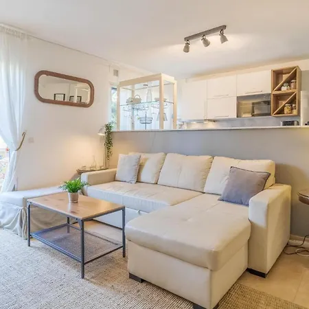 Awesome In With Outdoor Swimming Pool, Wifi And 2 Bedrooms Marbella