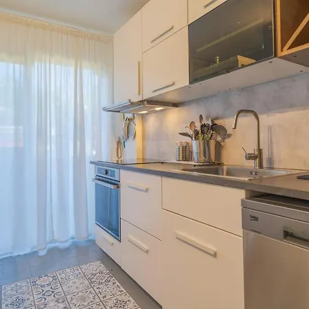 Awesome In With Outdoor Swimming Pool, Wifi And 2 Bedrooms Marbella