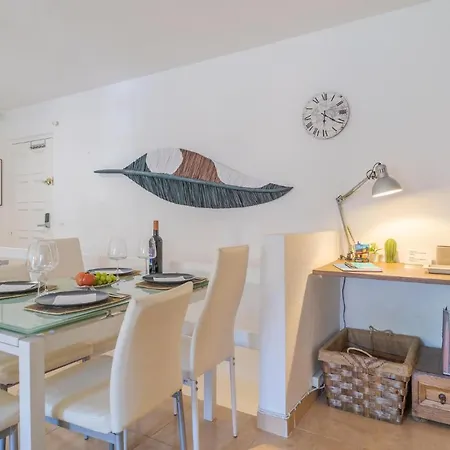 Awesome In With Outdoor Swimming Pool, Wifi And 2 Bedrooms