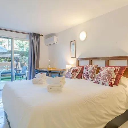 Awesome In With Outdoor Swimming Pool, Wifi And 2 Bedrooms